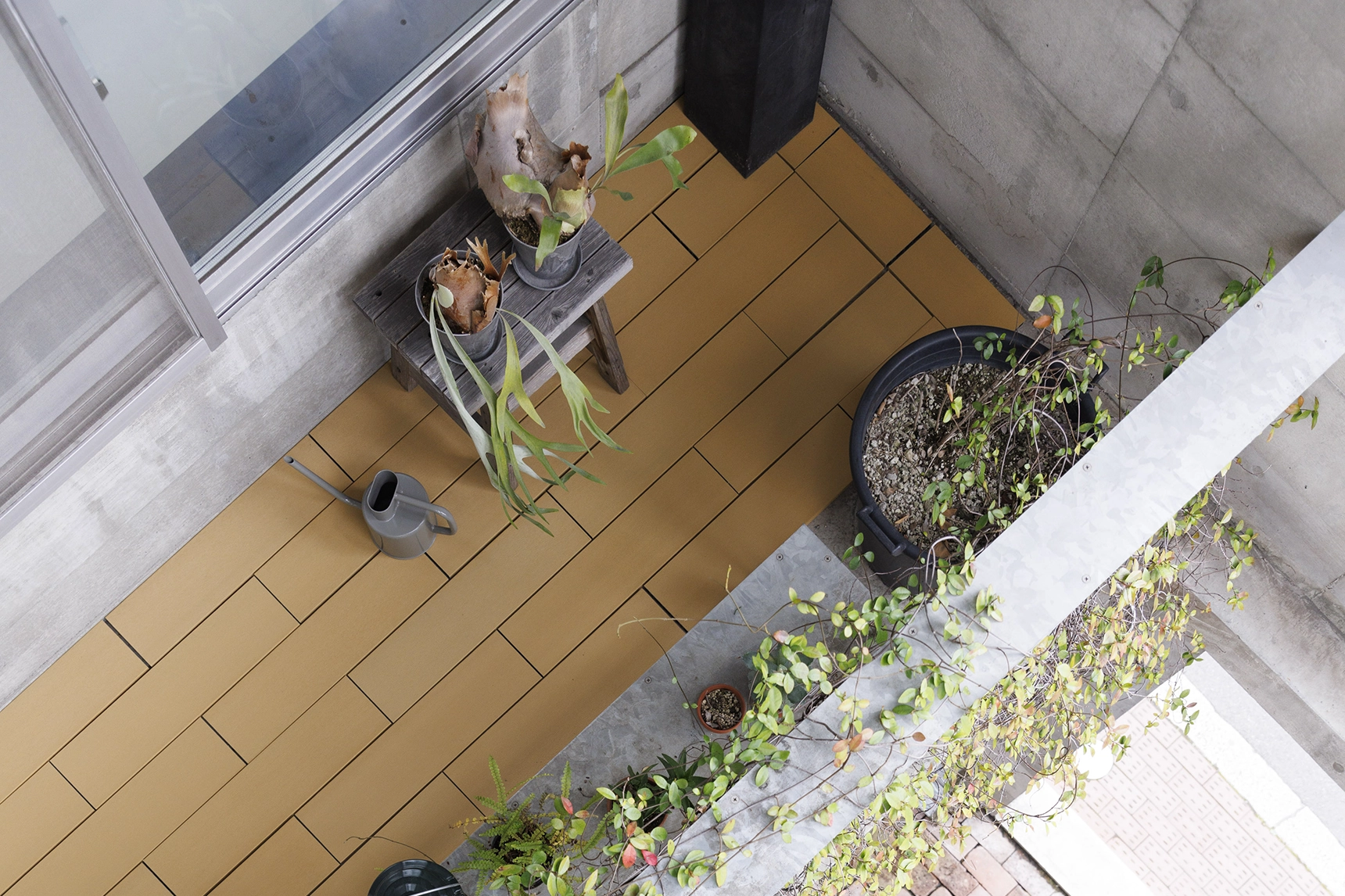 「ベランデッキ」 床から始まる、ベランダ改造計画