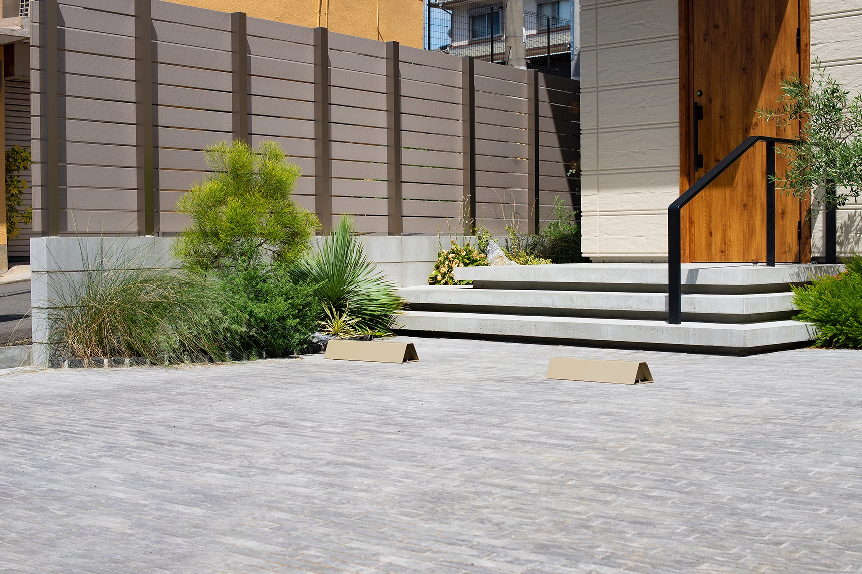 「スチールカーストッパー」ナチュラルなお庭に馴染む、頼れる存在。