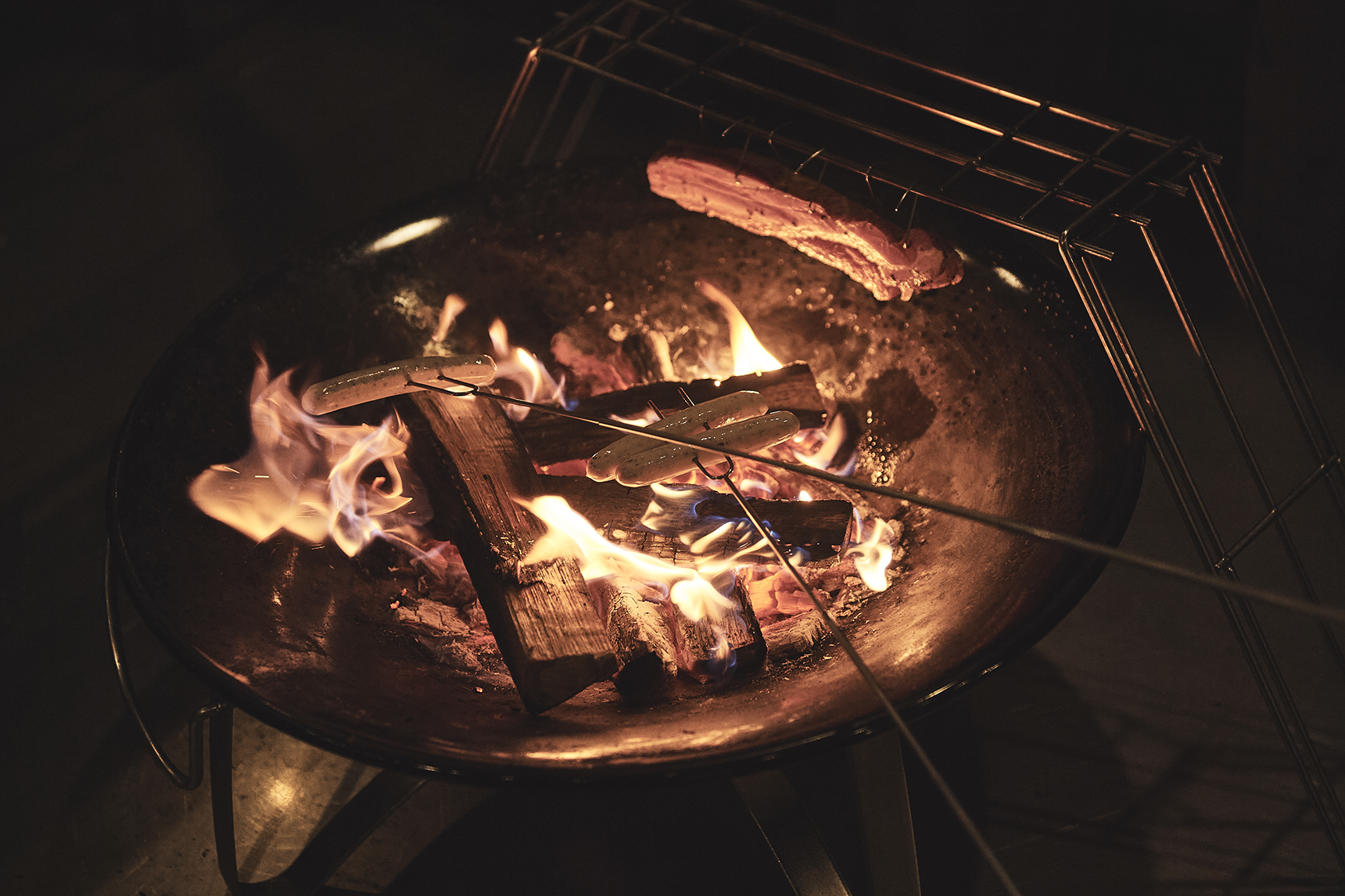 寒い冬こそ庭キャンプ “焚き火”を囲んで身も心もあたたまろう〜準備するものと火起こしのコツ〜